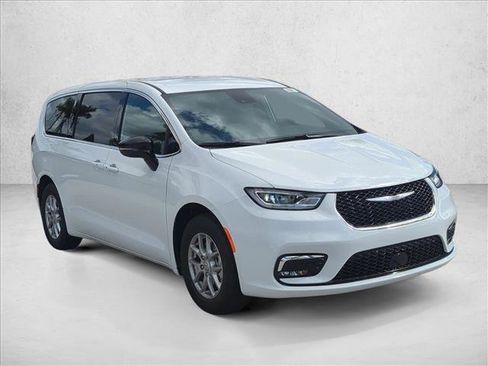 New 2026 Chrysler Pacifica Select FWD image 6