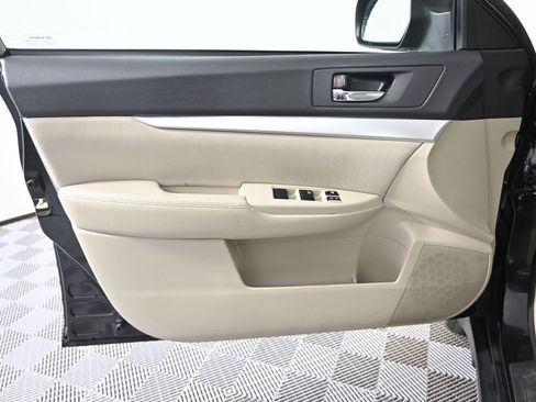 Used 2010 Subaru Outback 2.5i image 18