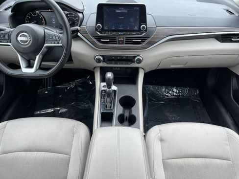 Used 2025 Nissan Altima 2.5 SV image 30