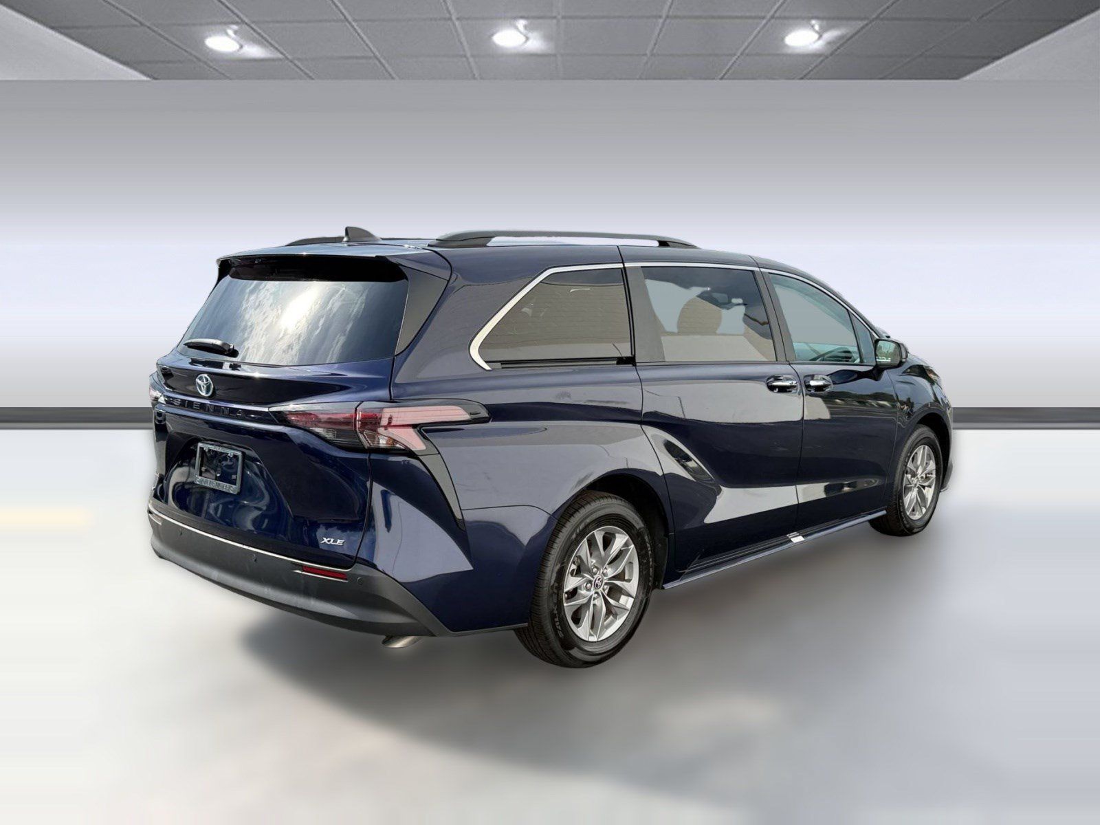 Used 2025 Toyota Sienna XLE FWD image 9