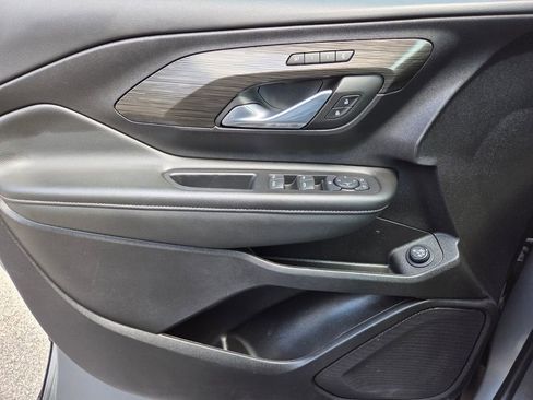 Used 2024 GMC Terrain SLT image 24