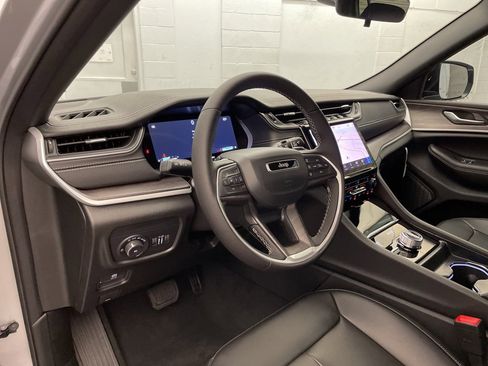 New 2025 Jeep Grand Cherokee Limited w/ Black Appearance Package image 16