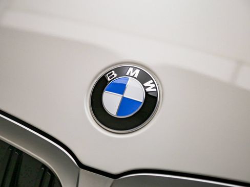 Used 2026 BMW 330i Sedan w/ Premium Package RWD image 9