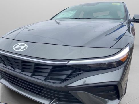 New 2026 Hyundai Elantra SE image 4