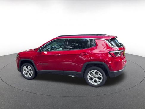 Used 2025 Jeep Compass Latitude AWD/4WD image 10