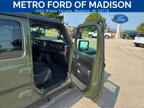 Used 2023 Jeep Gladiator Sport AWD/4WD image 51