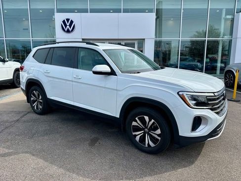 Used 2024 Volkswagen Atlas SE image 1