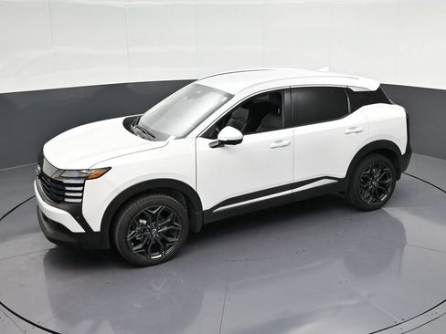 Used 2025 Nissan Kicks SR FWD image 27
