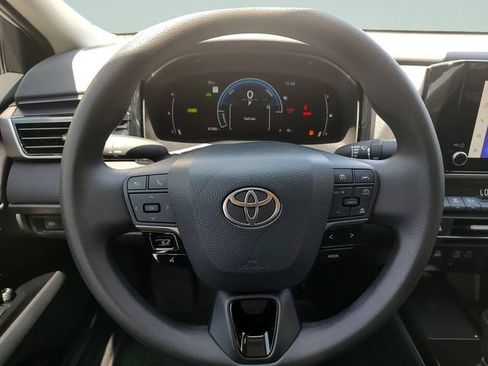 Used 2025 Toyota Camry LE FWD image 11