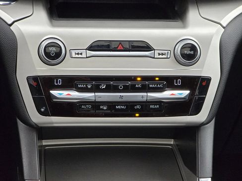 Used 2021 Ford Explorer XLT w/ Equipment Group 202A AWD/4WD image 39
