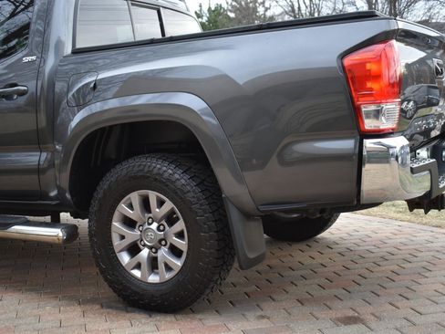 Used 2016 Toyota Tacoma SR5 image 10