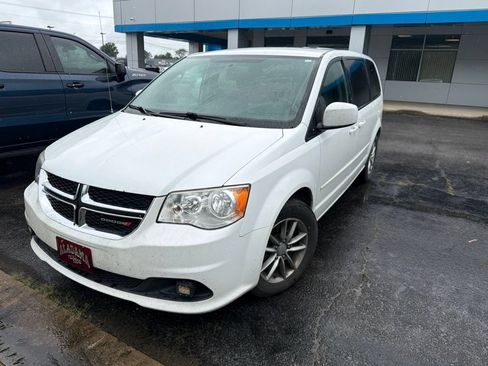 Used 2016 Dodge Grand Caravan SE FWD image 2
