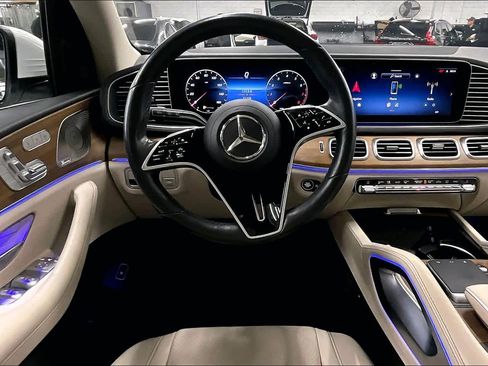 Used 2024 Mercedes-Benz GLS 450 4MATIC image 5