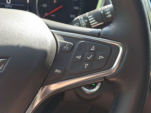 Used 2021 Chevrolet Equinox LT FWD image 18
