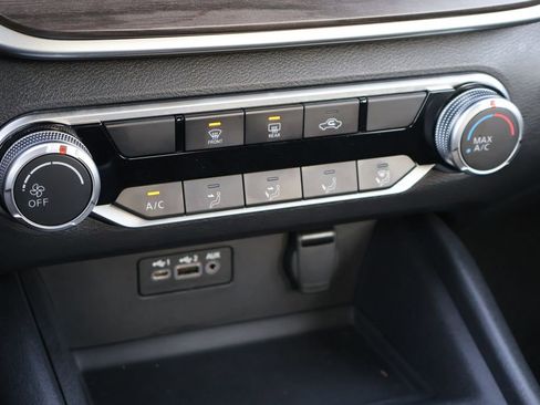 Used 2025 Nissan Altima 2.5 SV FWD image 27