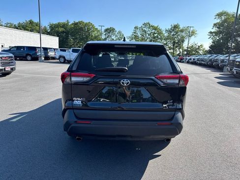 Used 2023 Toyota RAV4 LE AWD/4WD image 5