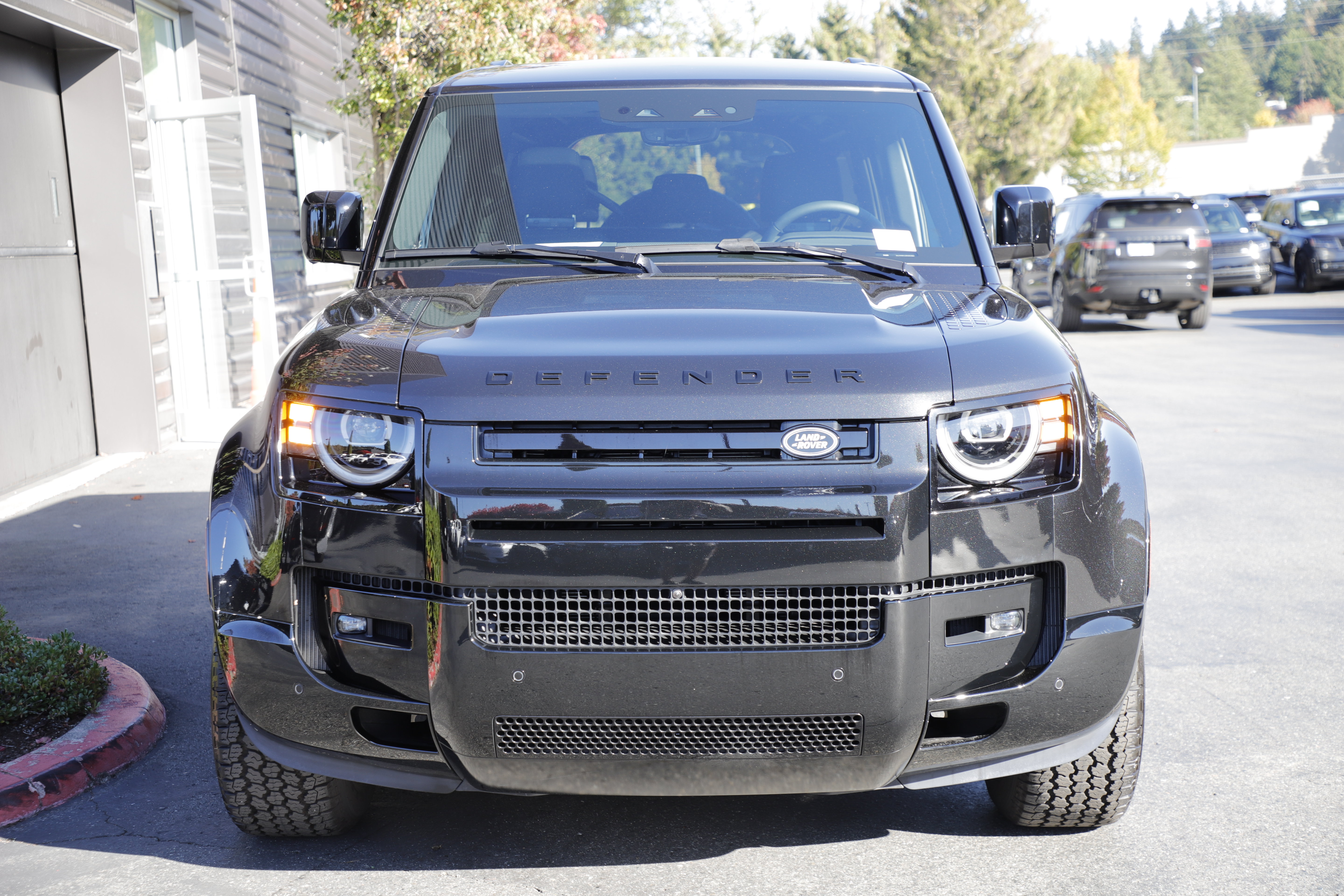 Used 2026 Land Rover Defender 110 X-Dynamic SE AWD/4WD image 4