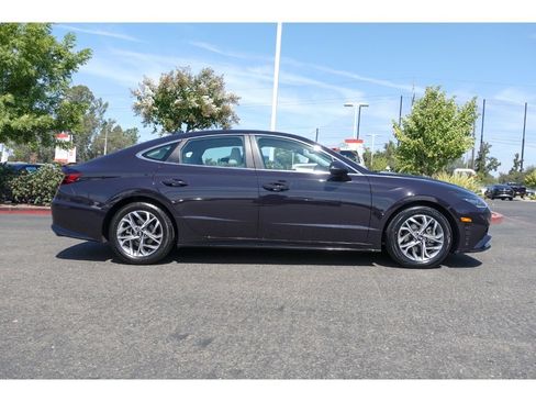 Used 2023 Hyundai Sonata SEL w/ Preferred Accessory Package FWD image 2