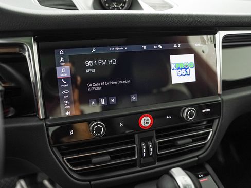 Certified 2026 Porsche Macan AWD/4WD image 21