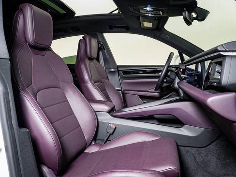 Certified 2025 Porsche Macan 4S Electric image 15