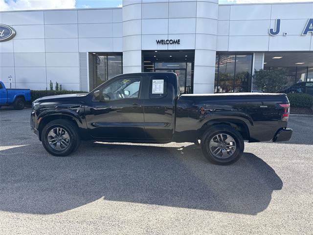 Used 2025 Nissan Frontier SV RWD image 2