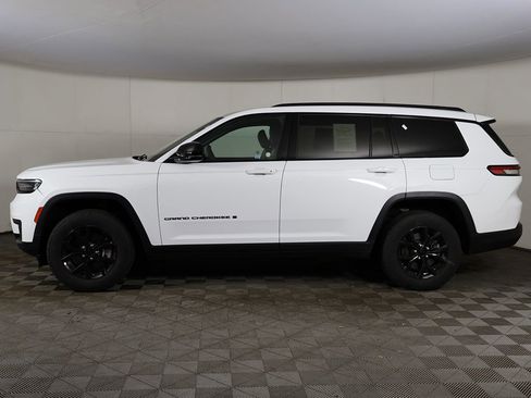 Used 2024 Jeep Grand Cherokee L Laredo AWD/4WD image 17
