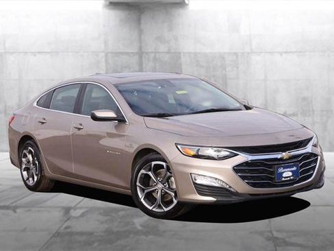 Used 2024 Chevrolet Malibu LT image 2