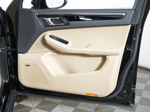 New 2026 Porsche Macan image 35