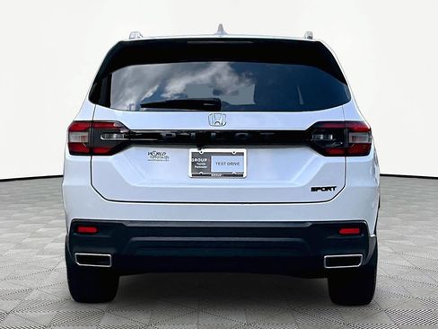 Used 2025 Honda Pilot Sport image 5