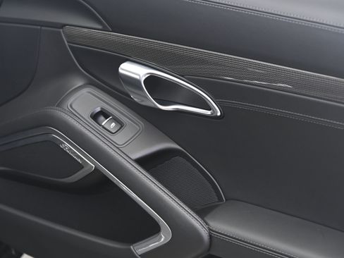 Used 2019 Porsche 911 Turbo image 17