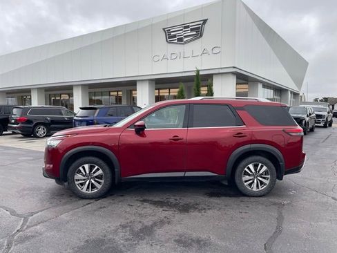 Used 2022 Nissan Pathfinder SL AWD/4WD image 8