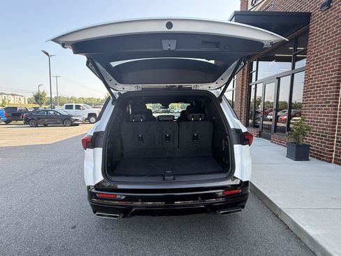 Used 2025 Buick Enclave Sport Touring w/ Power Package FWD image 12