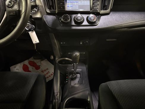 Used 2017 Toyota RAV4 LE FWD image 18