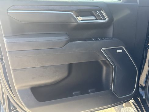 Used 2025 GMC Sierra 1500 SLT image 3