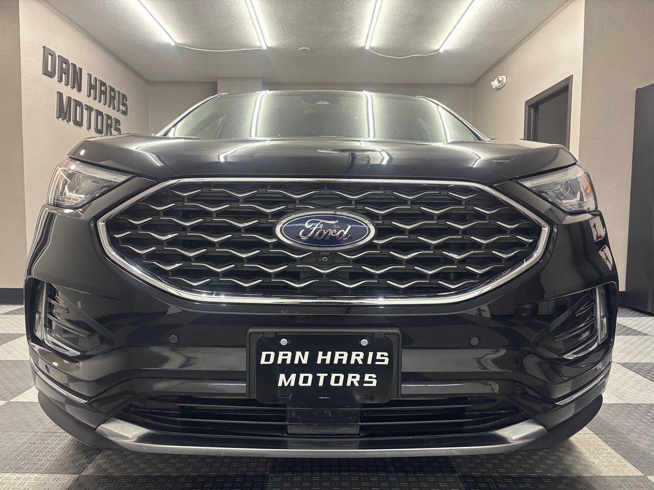 Used 2020 Ford Edge Titanium w/ Equipment Group 301A AWD/4WD image 3