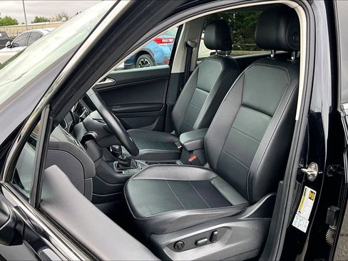 Used 2018 Volkswagen Tiguan SEL AWD/4WD image 34