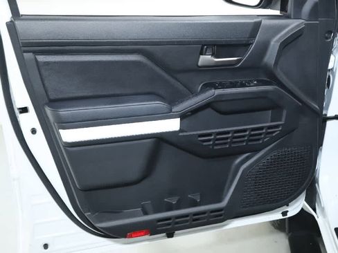 Used 2024 Toyota Tacoma TRD Off-Road image 15