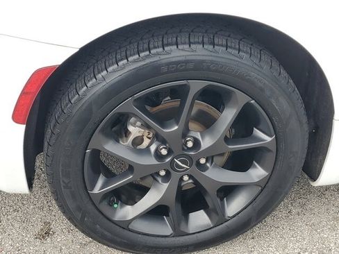 Certified 2023 Chrysler Pacifica Touring-L w/ S Appearance Package FWD image 9