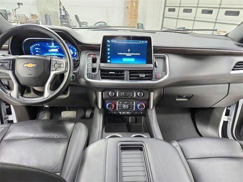 Used 2024 Chevrolet Suburban LT w/ Luxury Package image 26