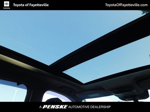 Used 2023 Nissan Rogue SV w/ SV Premium Package AWD/4WD image 6