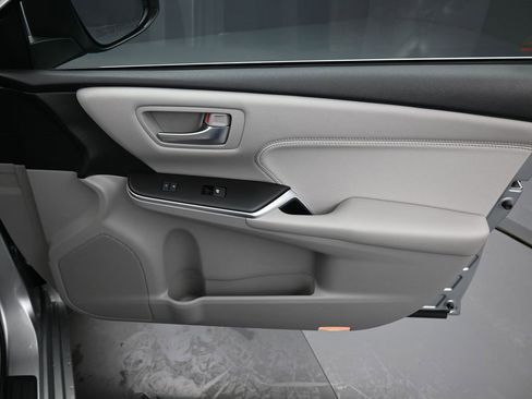 Used 2016 Toyota Camry XLE image 37