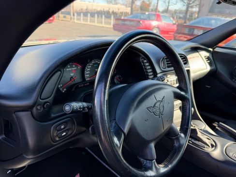 Used 2001 Chevrolet Corvette Coupe w/ Preferred Equipment Group1 image 18