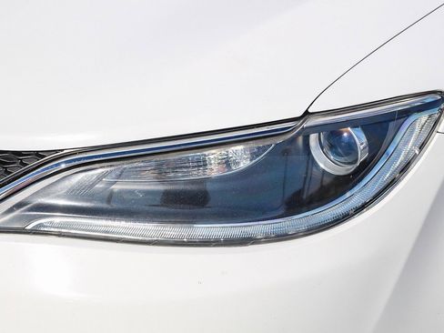 Used 2015 Chrysler 200 Limited image 5