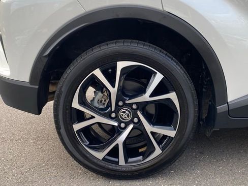 Used 2022 Toyota C-HR XLE image 21