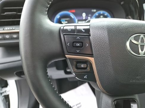 Used 2025 Toyota Crown Signia w/ Advanced Technology Package image 21