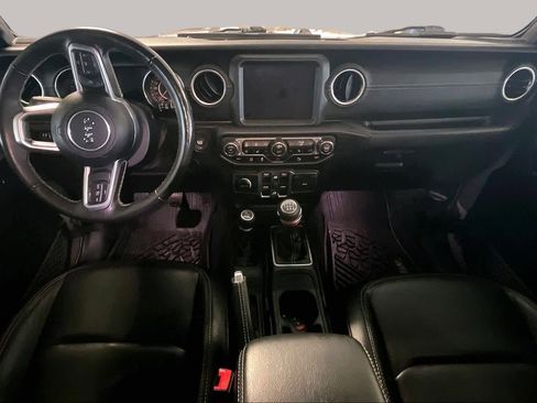 Used 2019 Jeep Wrangler Unlimited Sahara AWD/4WD image 14
