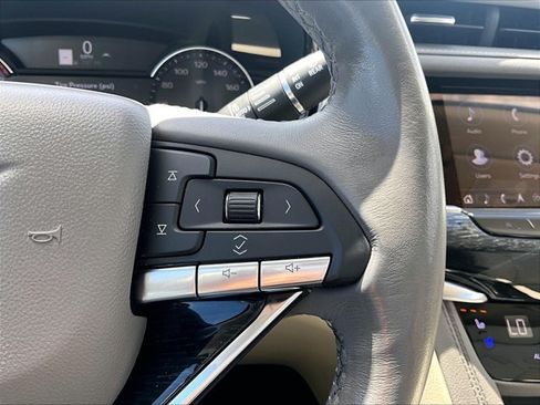 Used 2024 Cadillac XT6 Premium Luxury FWD image 21