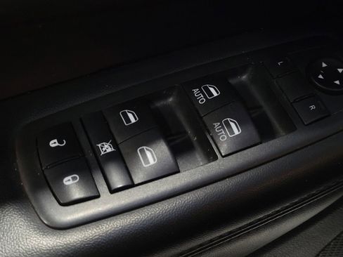 Used 2019 Jeep Grand Cherokee Laredo image 27