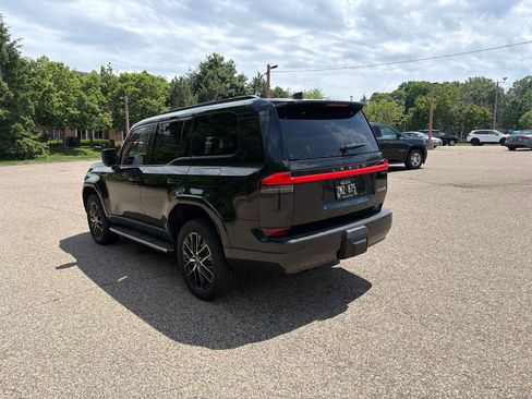 Used 2025 Lexus GX 550 w/ Accessory Package (2T) AWD/4WD image 17