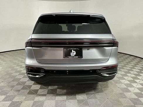 Used 2025 Lincoln Nautilus Premier image 8